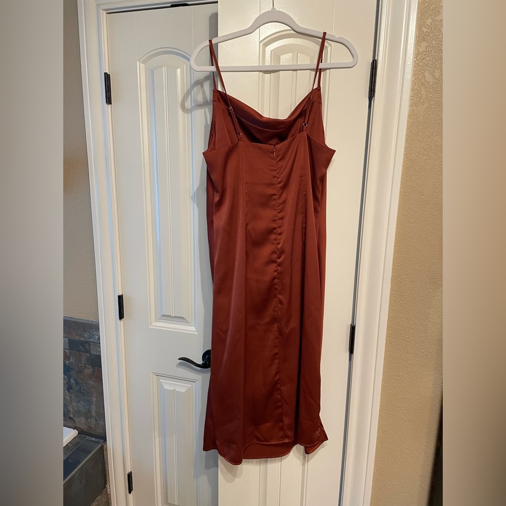 Satin dress in rust - Picture 2 of 3